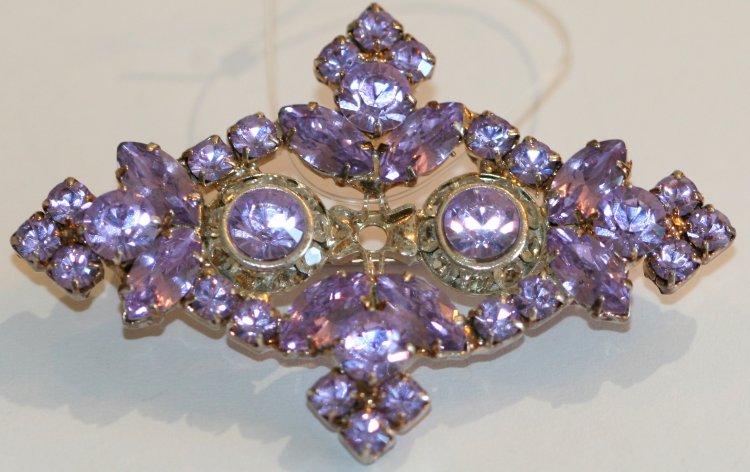 A1 Brooch Violet - Click Image to Close