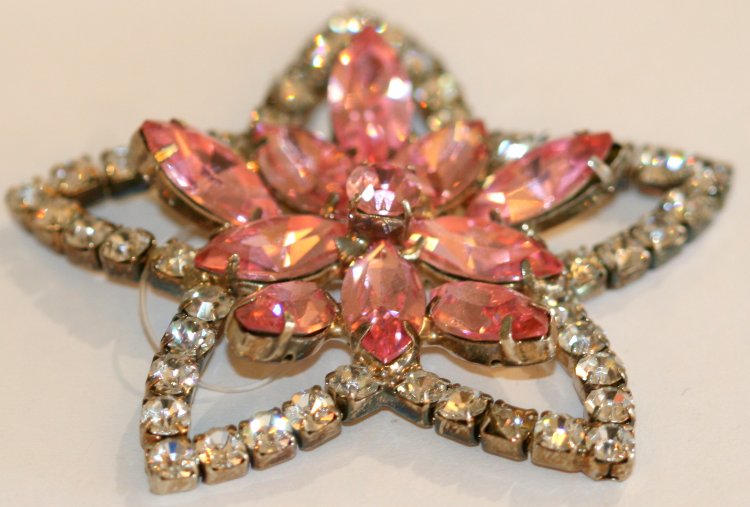A6 Brooch Light Rose - Click Image to Close